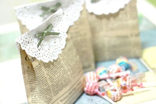 Come realizzare dei sacchetti con carta di giornale riciclata.