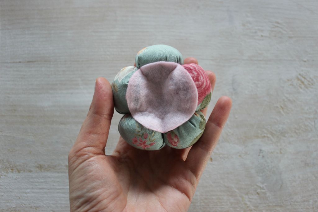 fiore decorativo tessuto feltro pannolenci fatto a mano