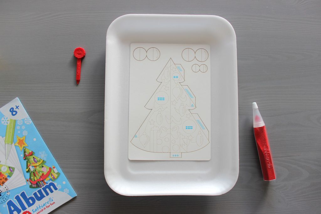 come realizzare un albero di Natale di carta