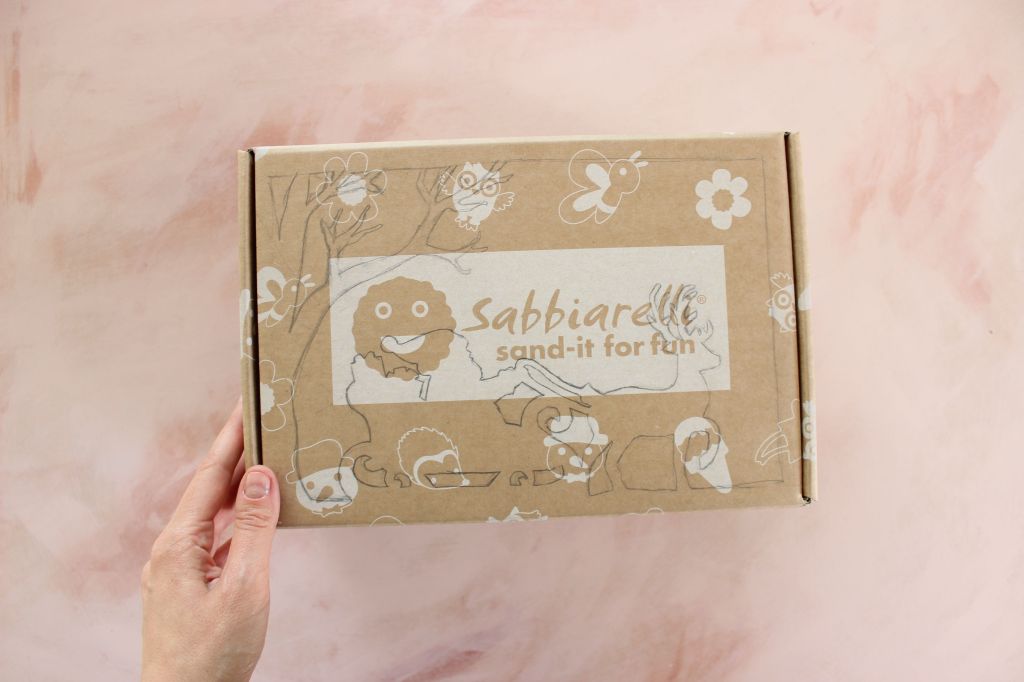 come riciclare una scatola di cartone per realizzare una lanterna